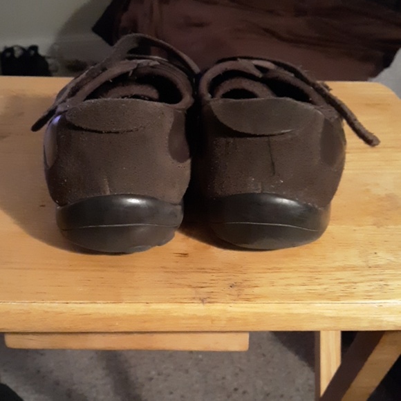 Shoes - Picture 2 of 7